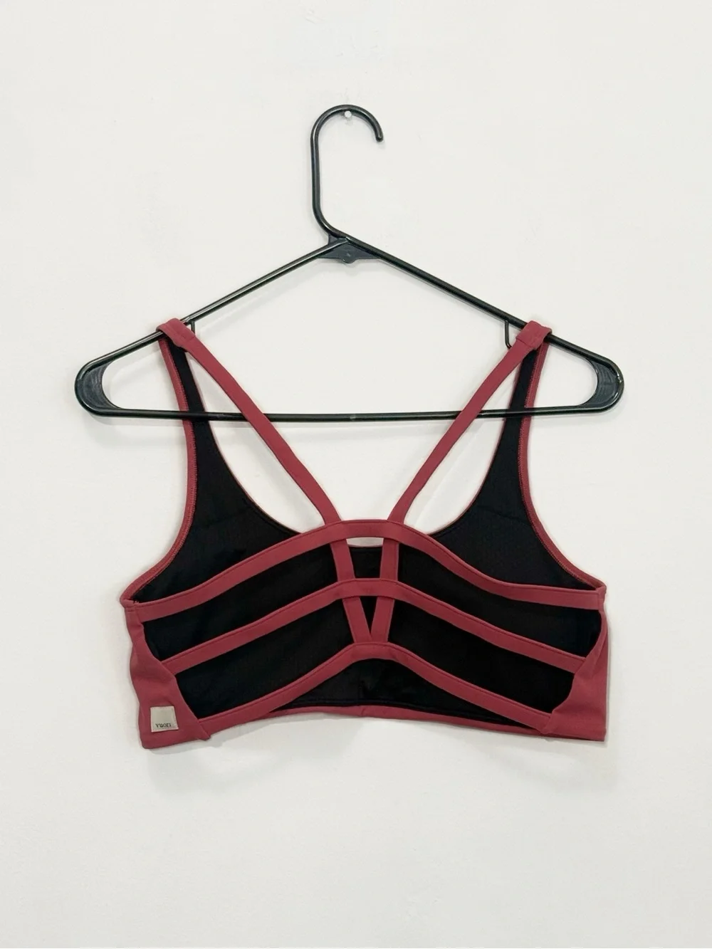 Vuori Yosemite Strappy Sports Bra in Spice Rust size Large - Picture 3 of 7